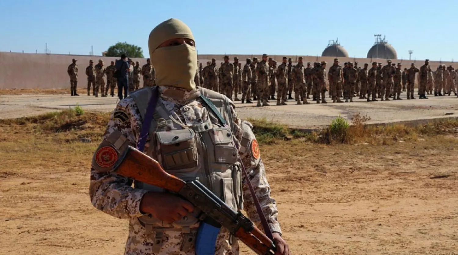 Trablus’un batısındaki ez-Zaviye bölgesinde petrol tesisleri muhafızları (Reuters)