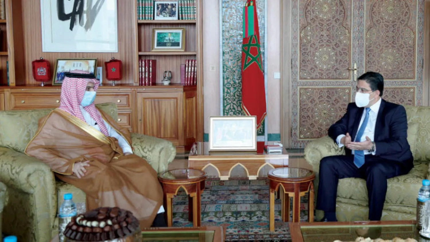 الأمير فيصل بن فرحان خلال لقائه نظيره المغربي ناصر بوريطة في الرباط أمس (واس)