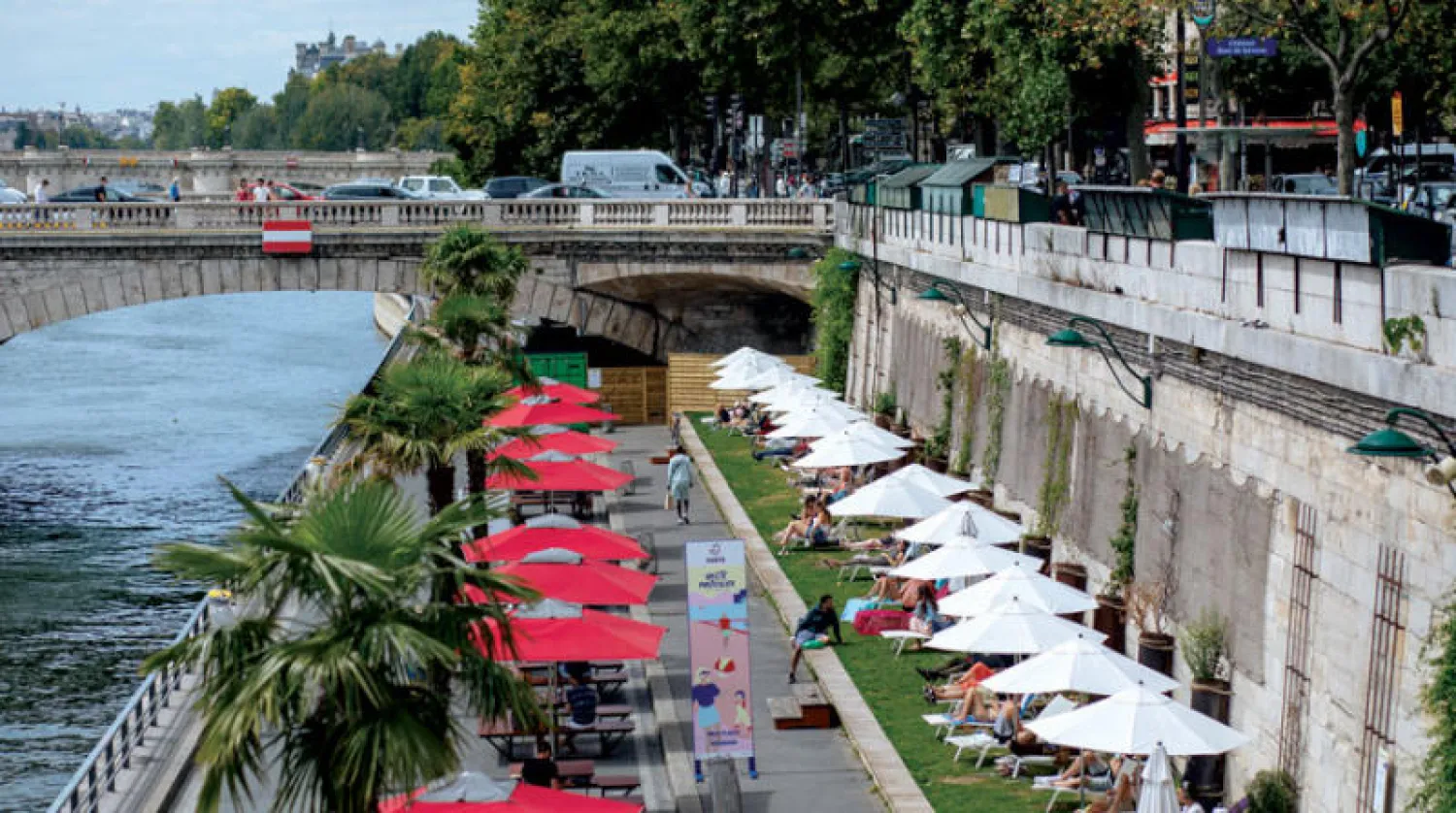 مخاوف الموجة الثانية تدفع عدة دول أوروبية إلى تشديد إجراءات التباعد الاجتماعي (أ.ب)