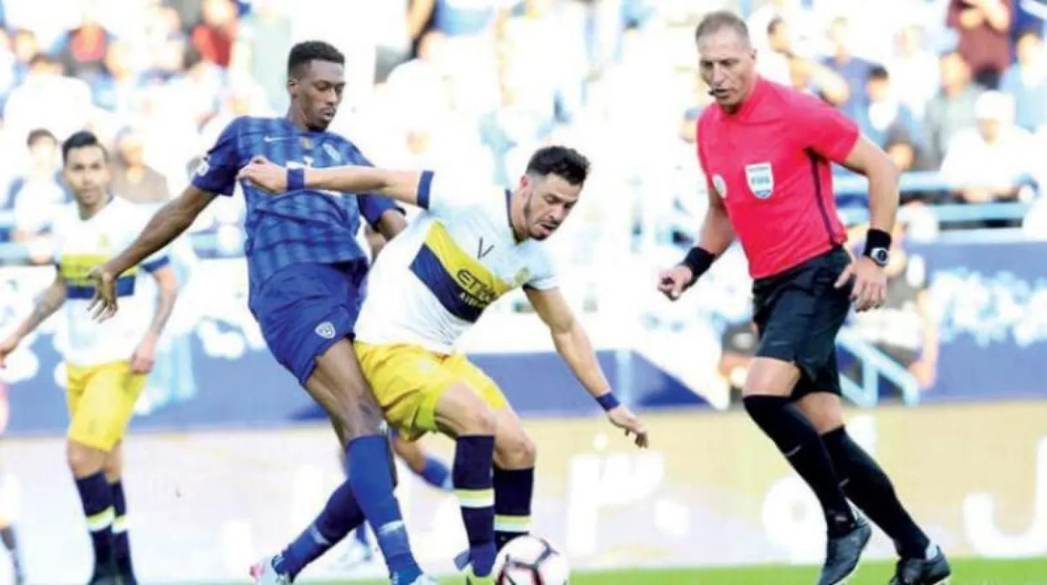 التحكيم الأجنبي سيواصل حضوره في مباريات الدوري رغم أزمة «كورونا» (الشرق الأوسط)