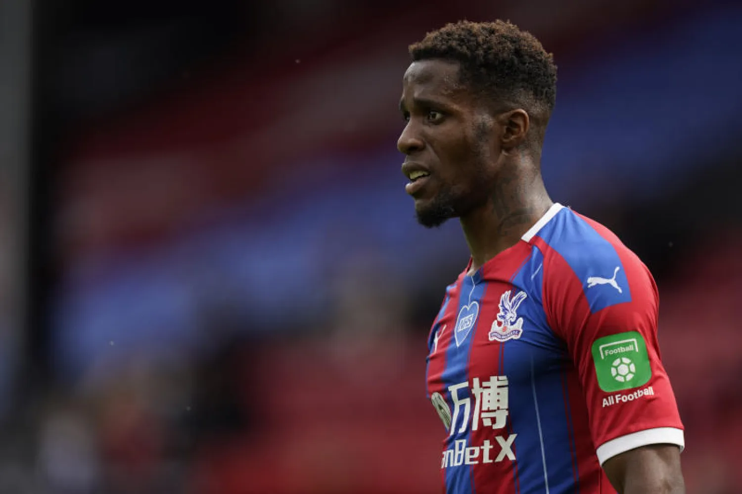 ويلفريد زاها مهاجم فريق كريستال بالاس (أ.ب)