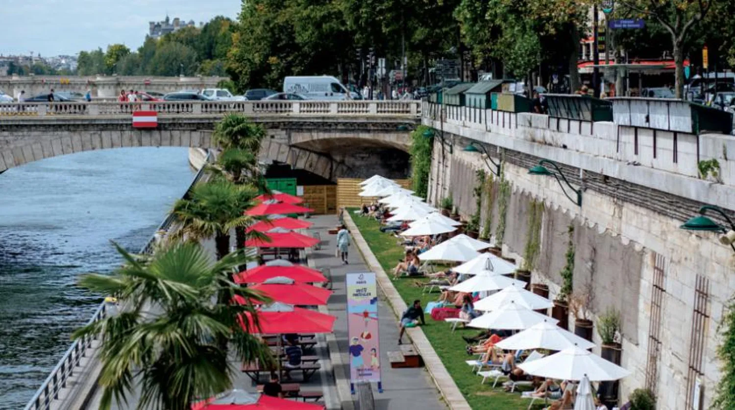İkinci dalga korkusu, bazı Avrupa ülkelerini sosyal mesafe uygulamasını sıkılaştırmaya itti.  (AP)