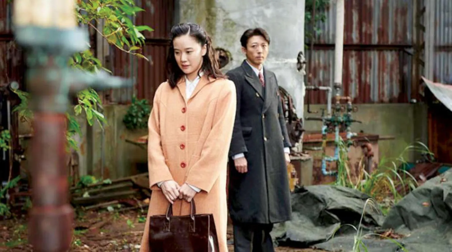 مشهد من فيلم {زوجة جاسوس}