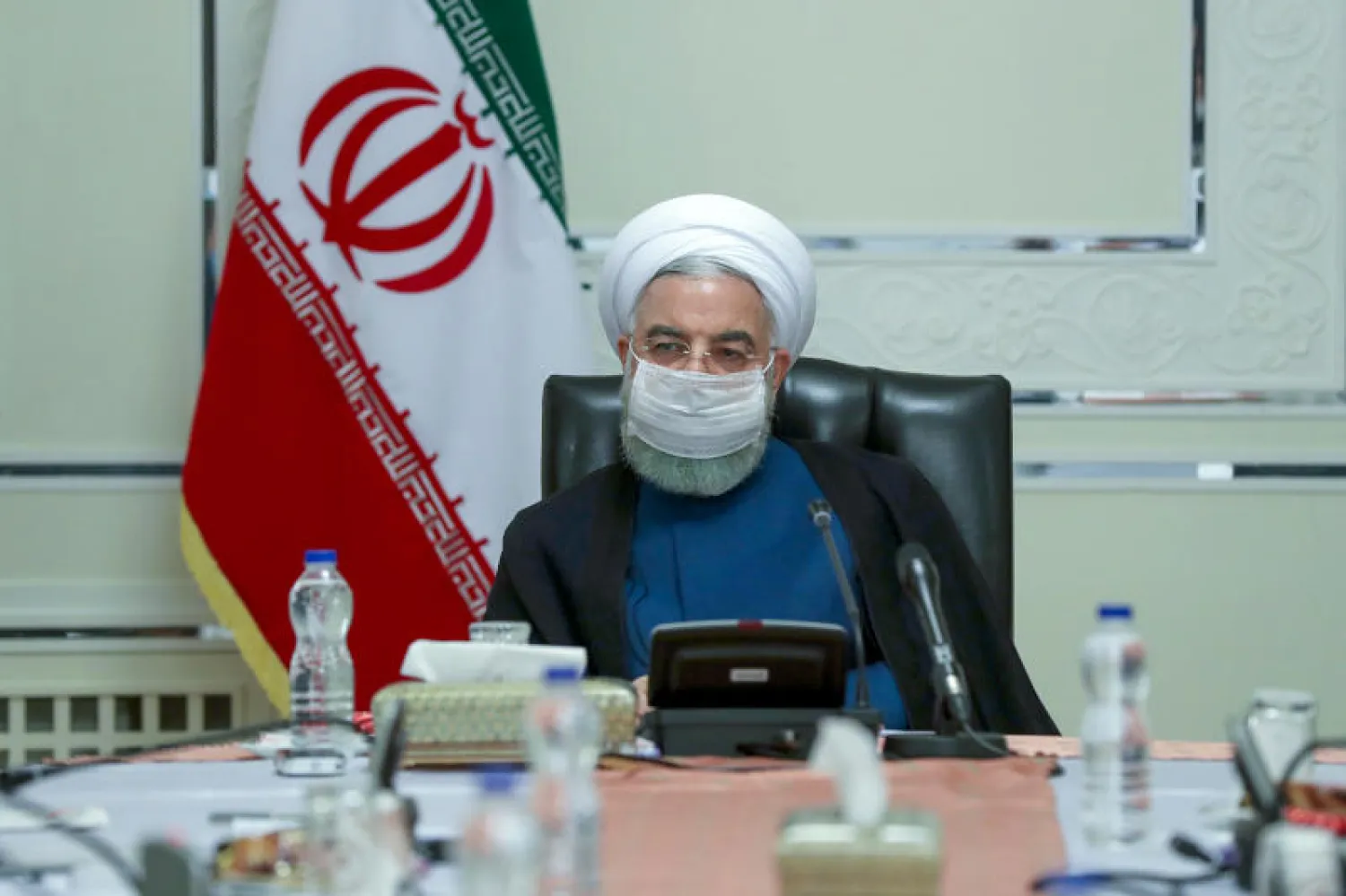 الرئيس الإيراني حسن روحاني خلال اجتماع لجنة مكافة فيروس كورونا (د.ب.أ)