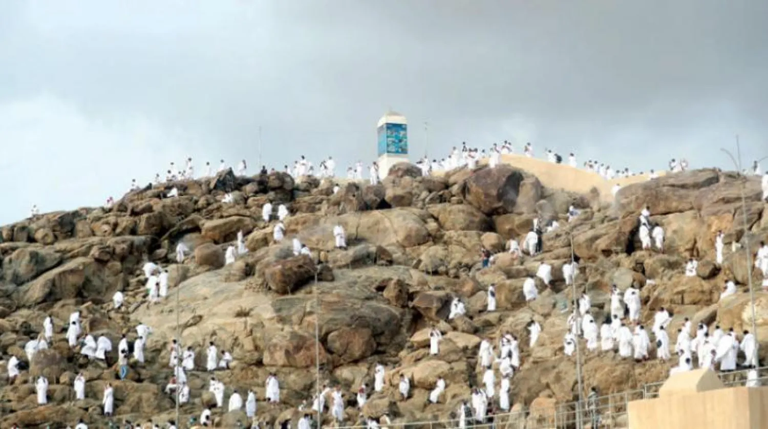 Dün Arafat’taki Cebellürrahme’ye (Rahman Dağı) ulaşan hacılar (AP)