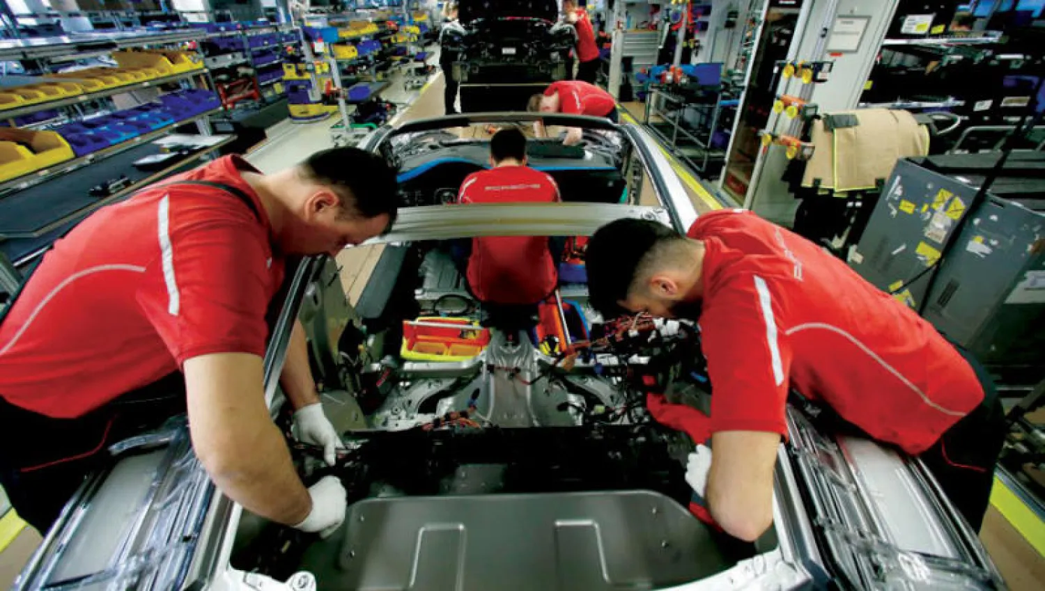 عندما يكون وضع سوق العمل جيداً يتم البحث عن موظفين وينمو الاقتصاد وينخفض العمل غير الرسمي (رويترز)