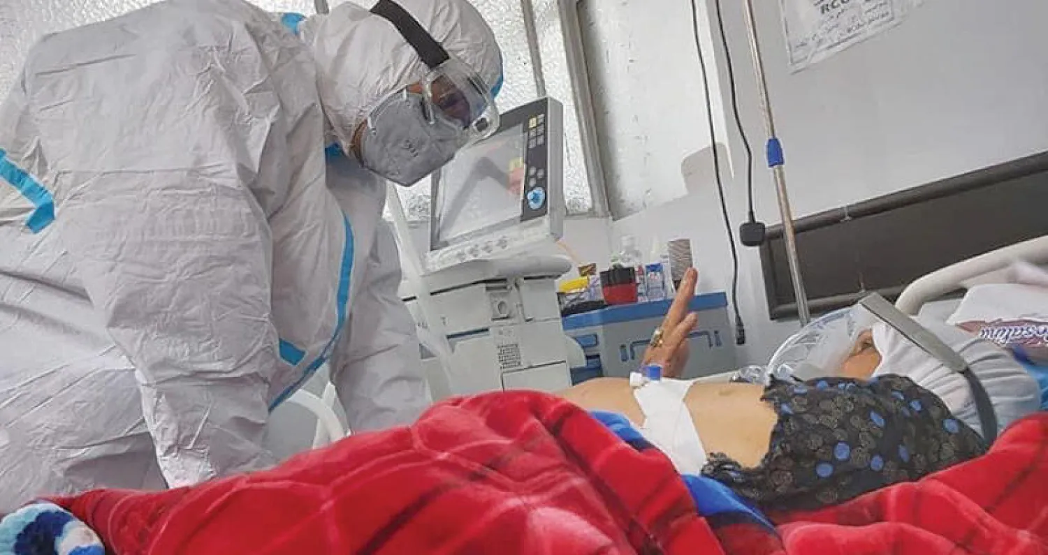 مدير صحة الرصافة يتفقد المصابين في مجمع ابن الخطيب (الصحة العراقية على تويتر)