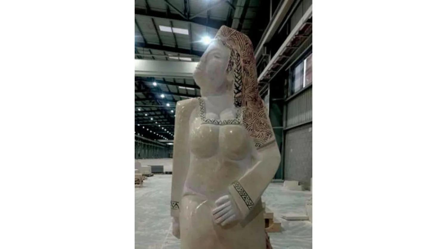 تمثال «مصر تنهض» يثير سخرية جمهور «السوشيال ميديا»