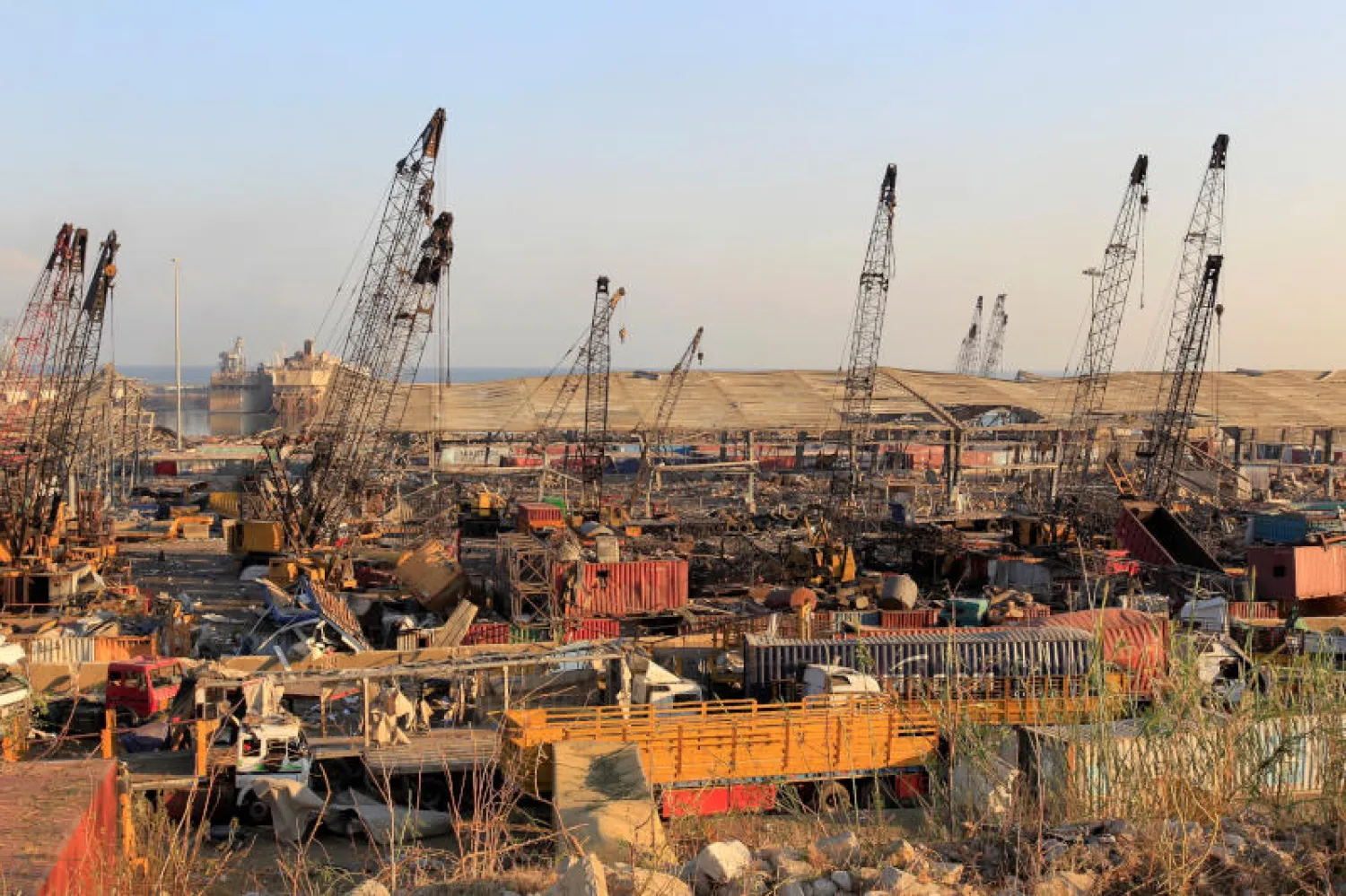 جانب من مرفأ بيروت المدمّر (رويترز)