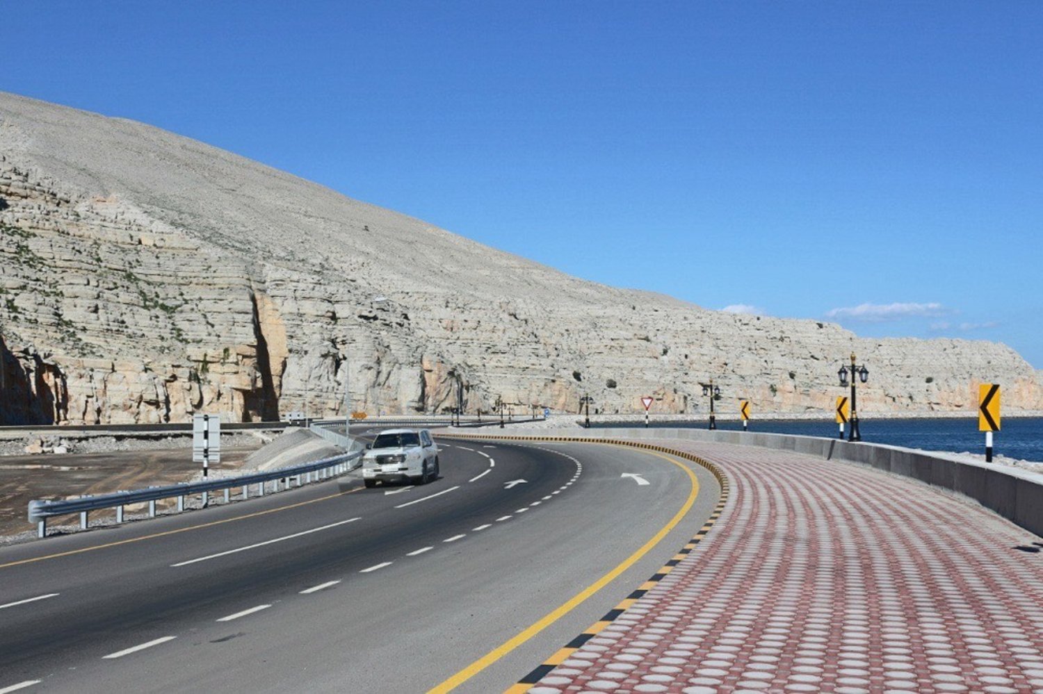 Oman to Lift Internal Travel Restrictions, Reduce Curfew