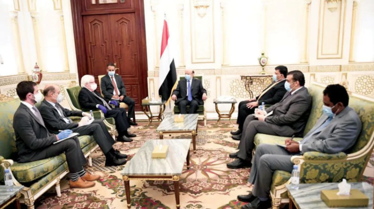 غريفيث لدى لقائه الرئيس اليمني نهاية يونيو الماضي (حساب مكتب المبعوث الخاص لليمن على تويتر)