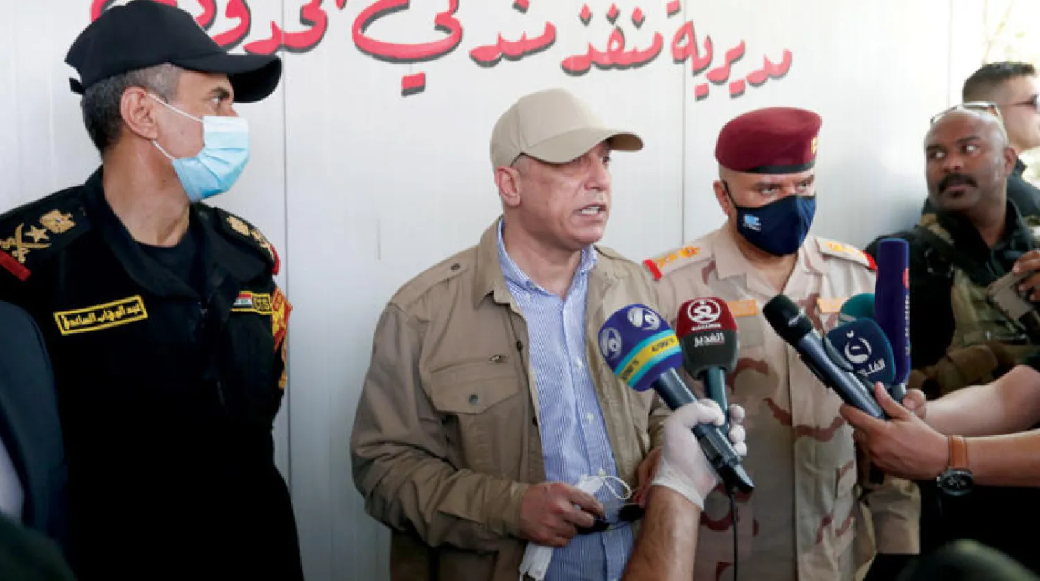 الكاظمي خلال زيارته منفذ مندلي الحدودي في يوليو الماضي (أ.ب)