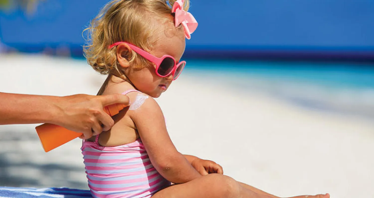 هل «الكريم الواقي من الشمس» ضروري للأطفال؟