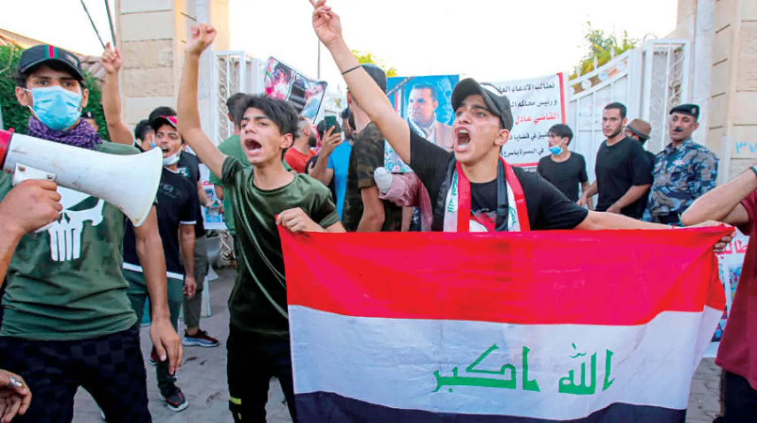 مظاهرة ضد الفساد وسوء الخدمات في البصرة أول من أمس (أ.ب)