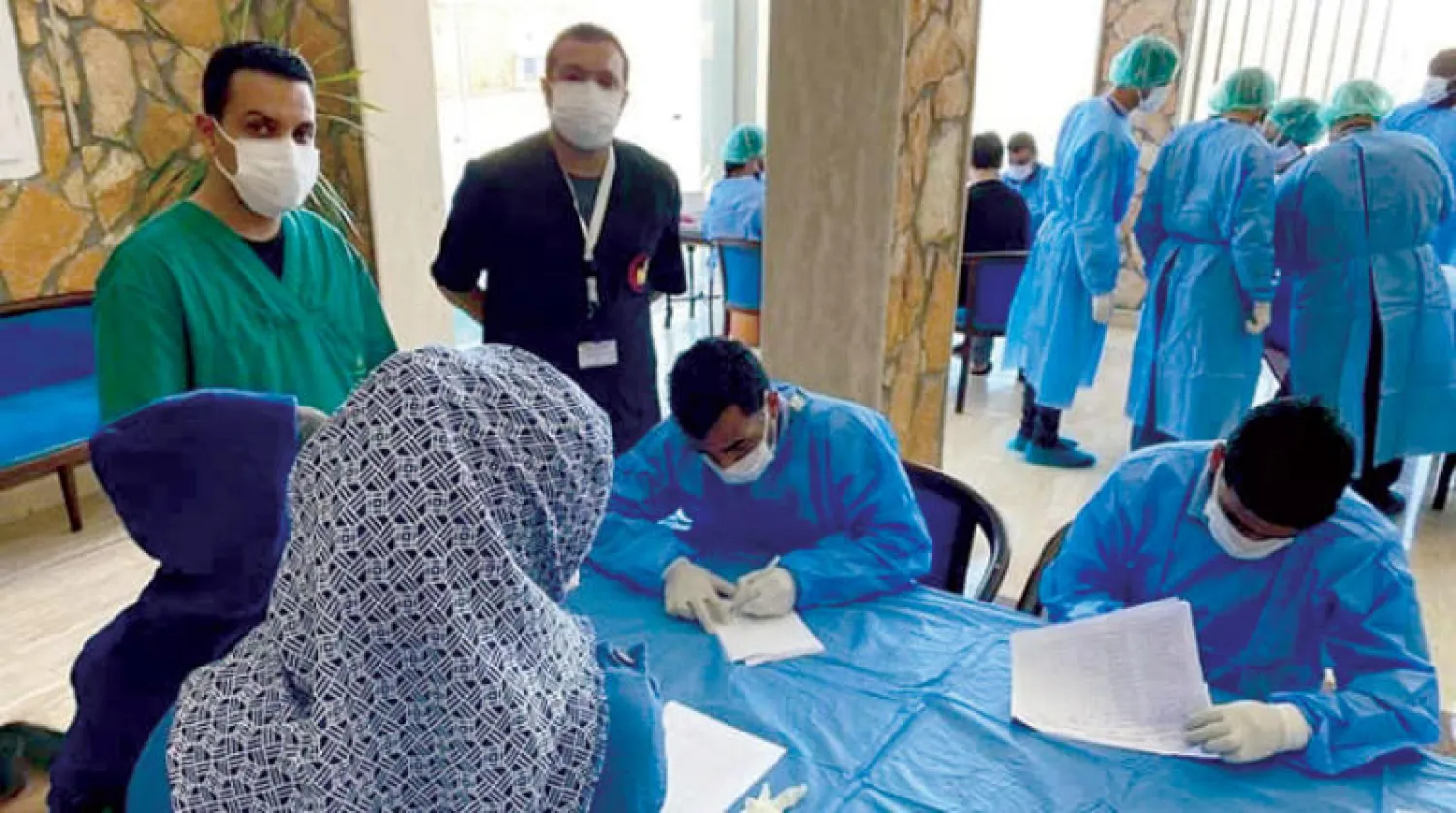 جانب من أعمال الفريق الطبي للتوعية والوقاية من «كورونا» في شرق ليبيا (اللجنة الطبية الاستشارية)