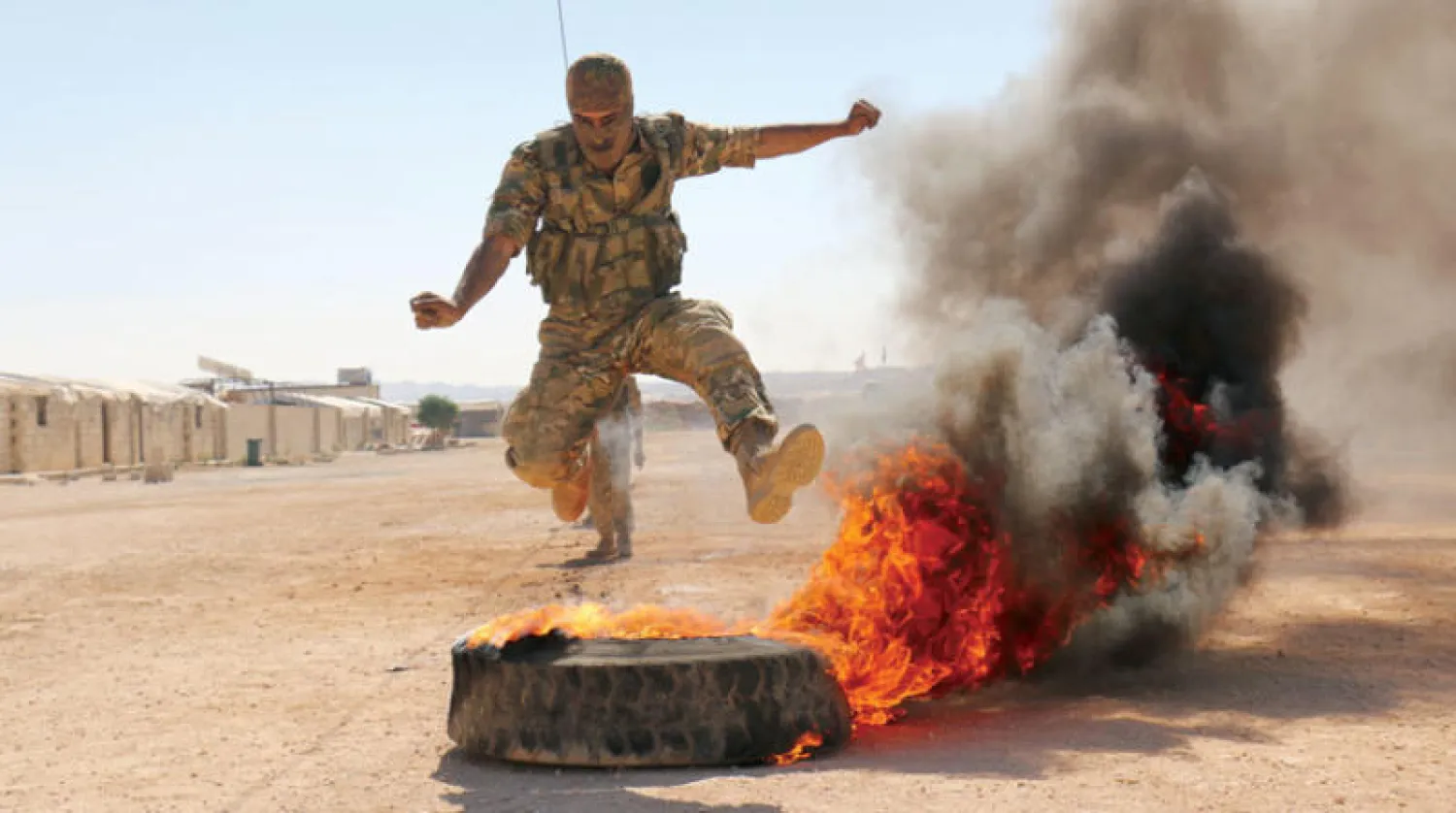 مقاتل معارض خلال تدريبات في شمال غربي سوريا (الشرق الأوسط)