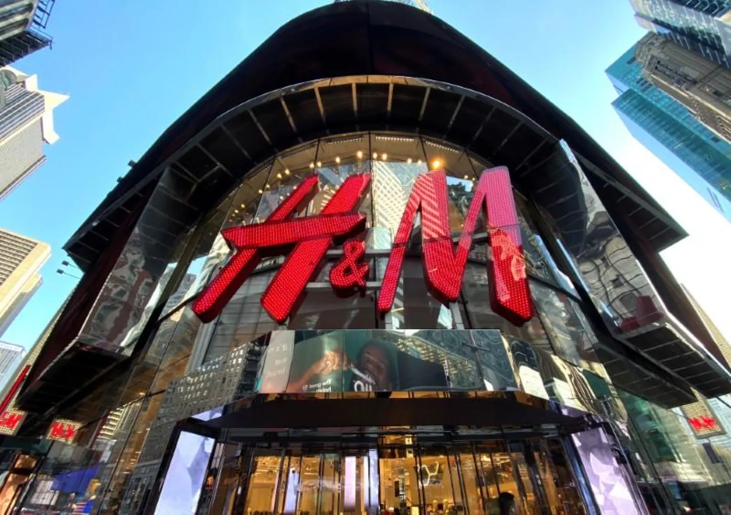 FILE PHOTO: The H&M clothing store is seen in Times Square in Manhattan, New York, U.S., November 15, 2019. REUTERS/Mike Segar
