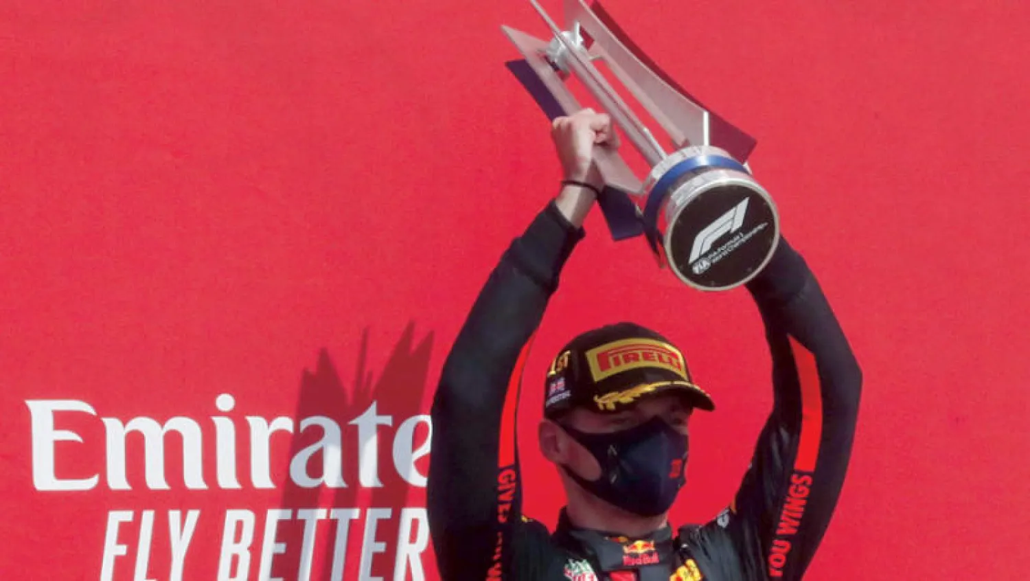 فيرستابن على منصة التتويج (إ.ب.أ)