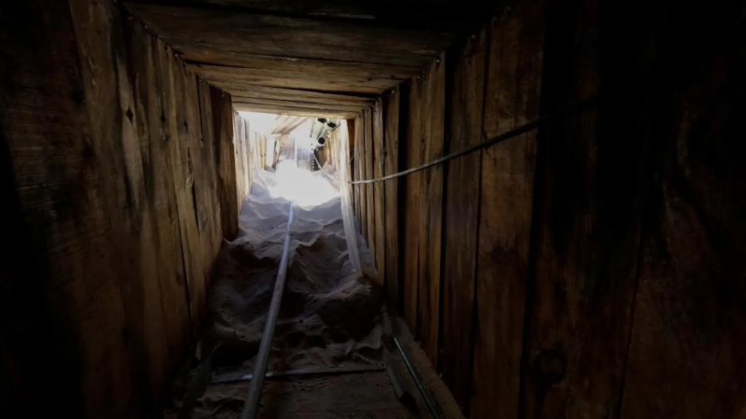 صورة للنفق المكتشف أسفل جدار ترمب (صنداي تايمز البريطانية)