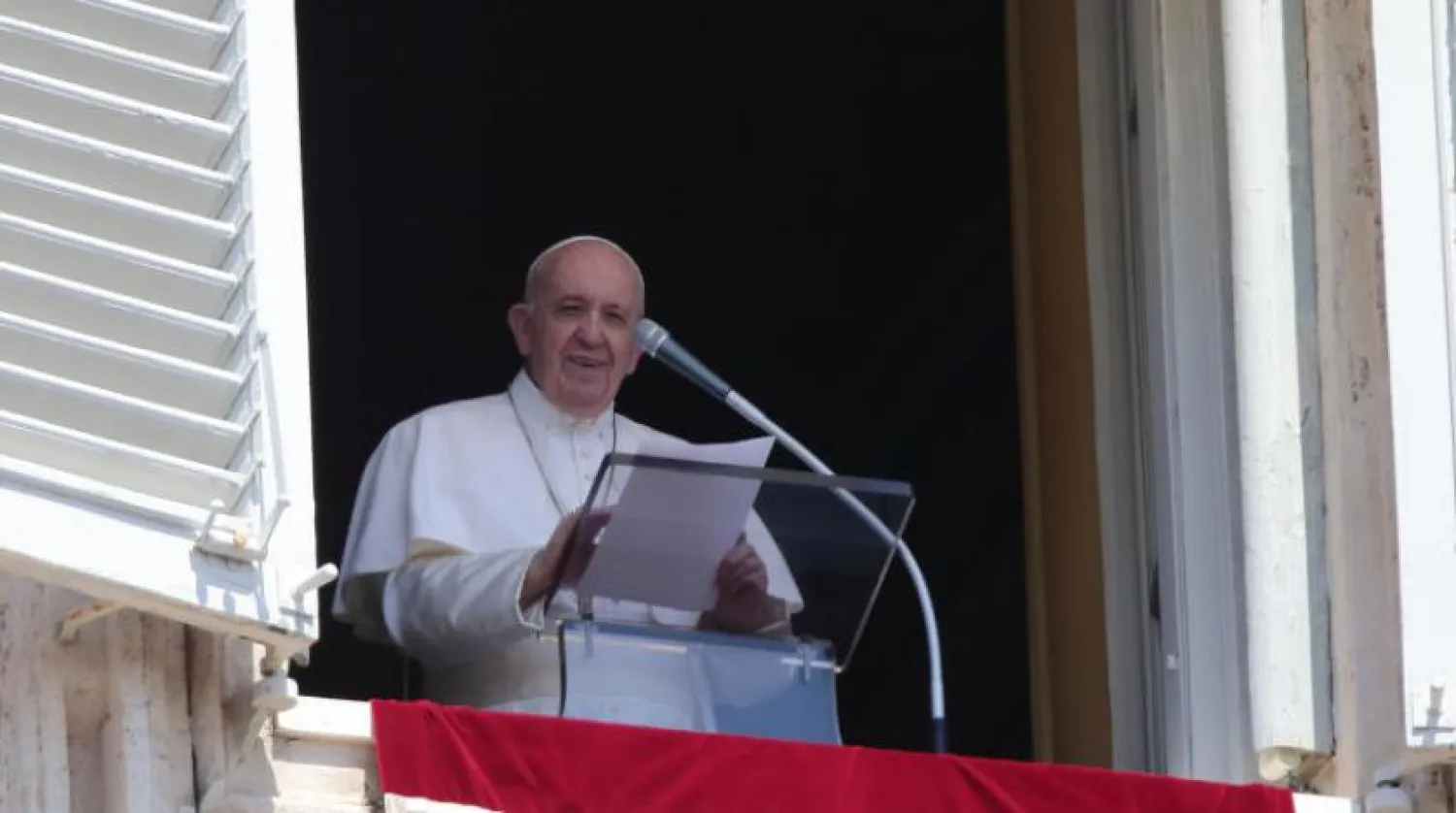 Katoliklerin ruhani lideri Papa Franciscus Vatikan’daki Aziz Petrus Meydanı’na bakan locasından haftalık vaazını veriyor (DPA)