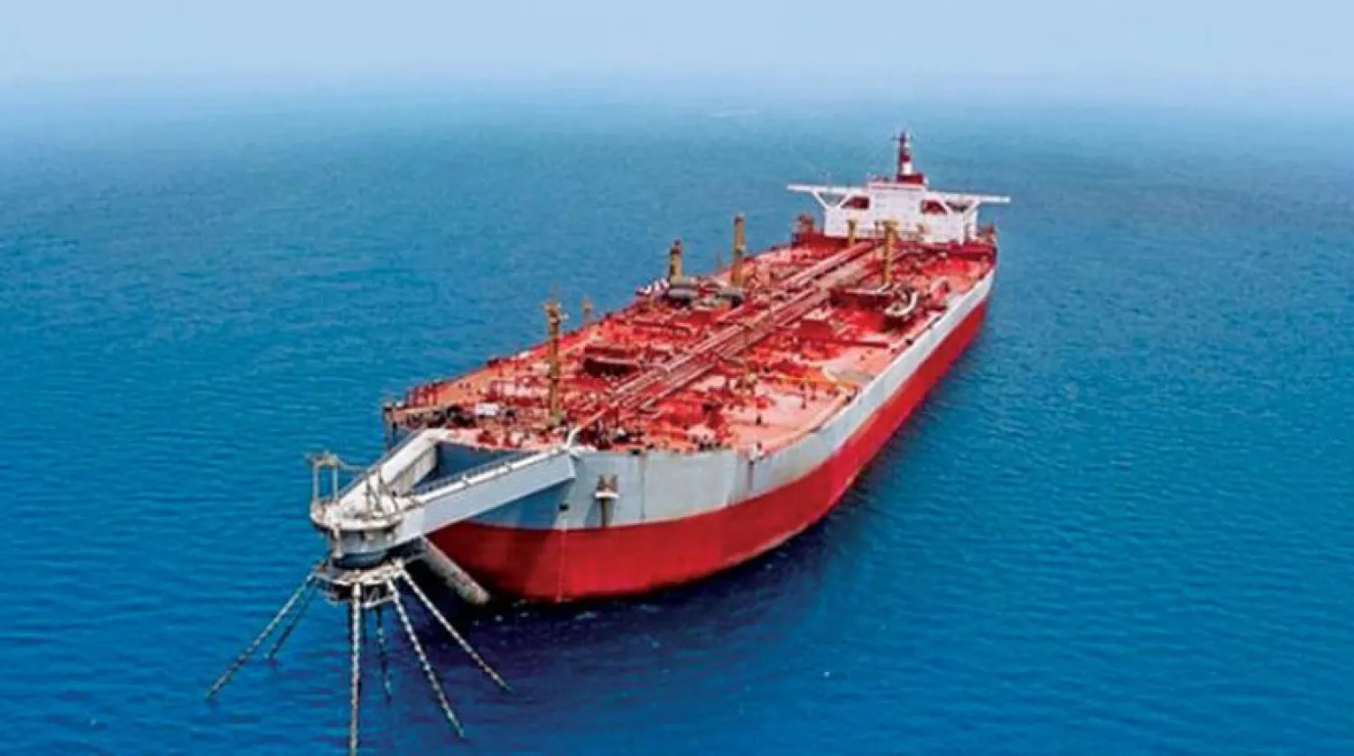 Hudeyde açıklarında yüzen Safer petrol tankeri (Reuters)