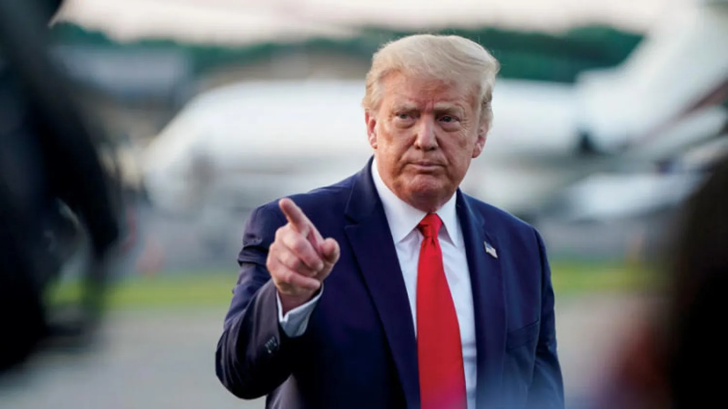 صعَّد ترمب انتقاداته ضد التصويت عبر البريد وقال إنه بهذه الطريقة سوف تكون هذه الانتخابات هي الأكثر غشاً في التاريخ (رويترز)