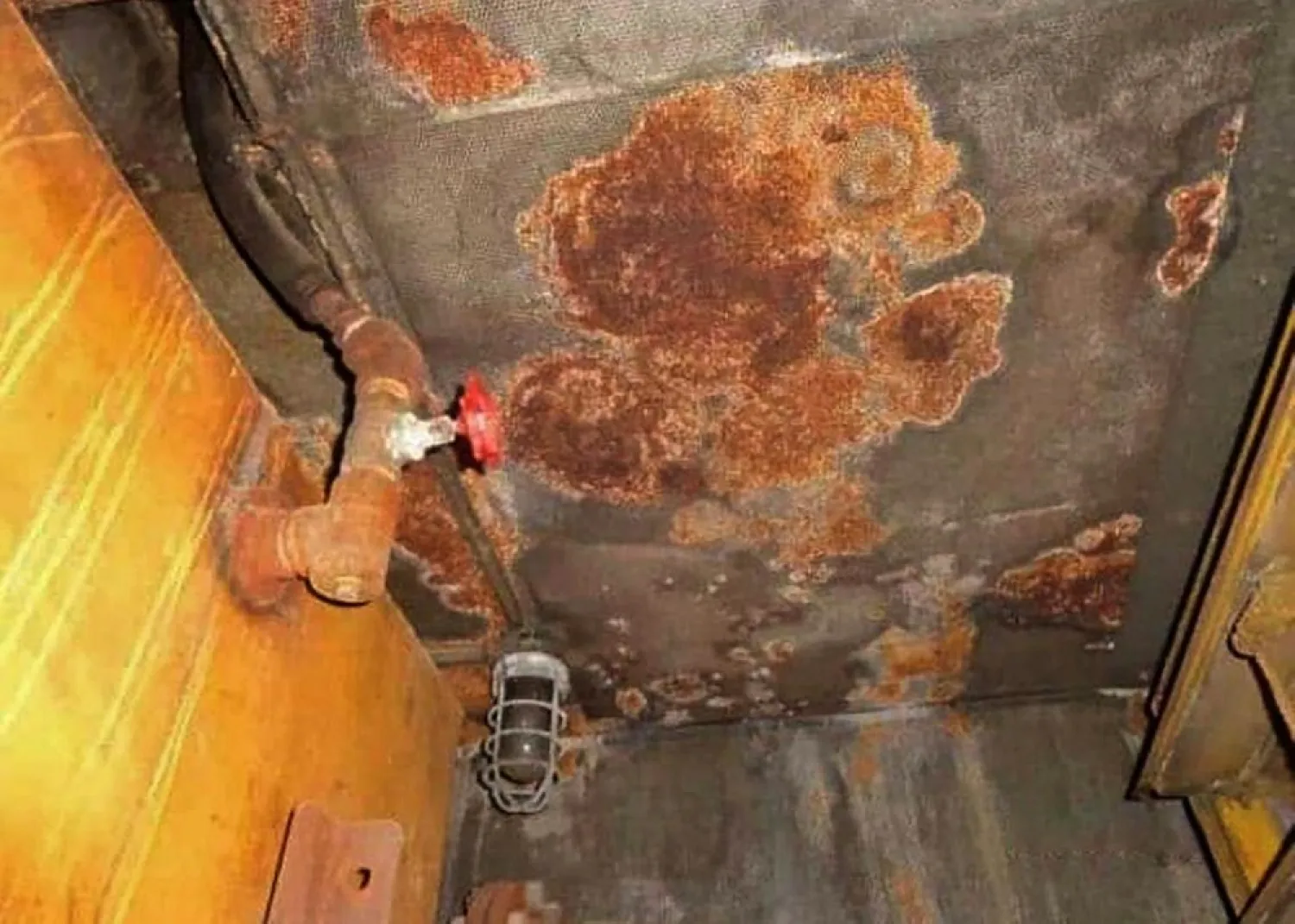 Internal decay inside the FSO Safer. (IR Consilium via AP)