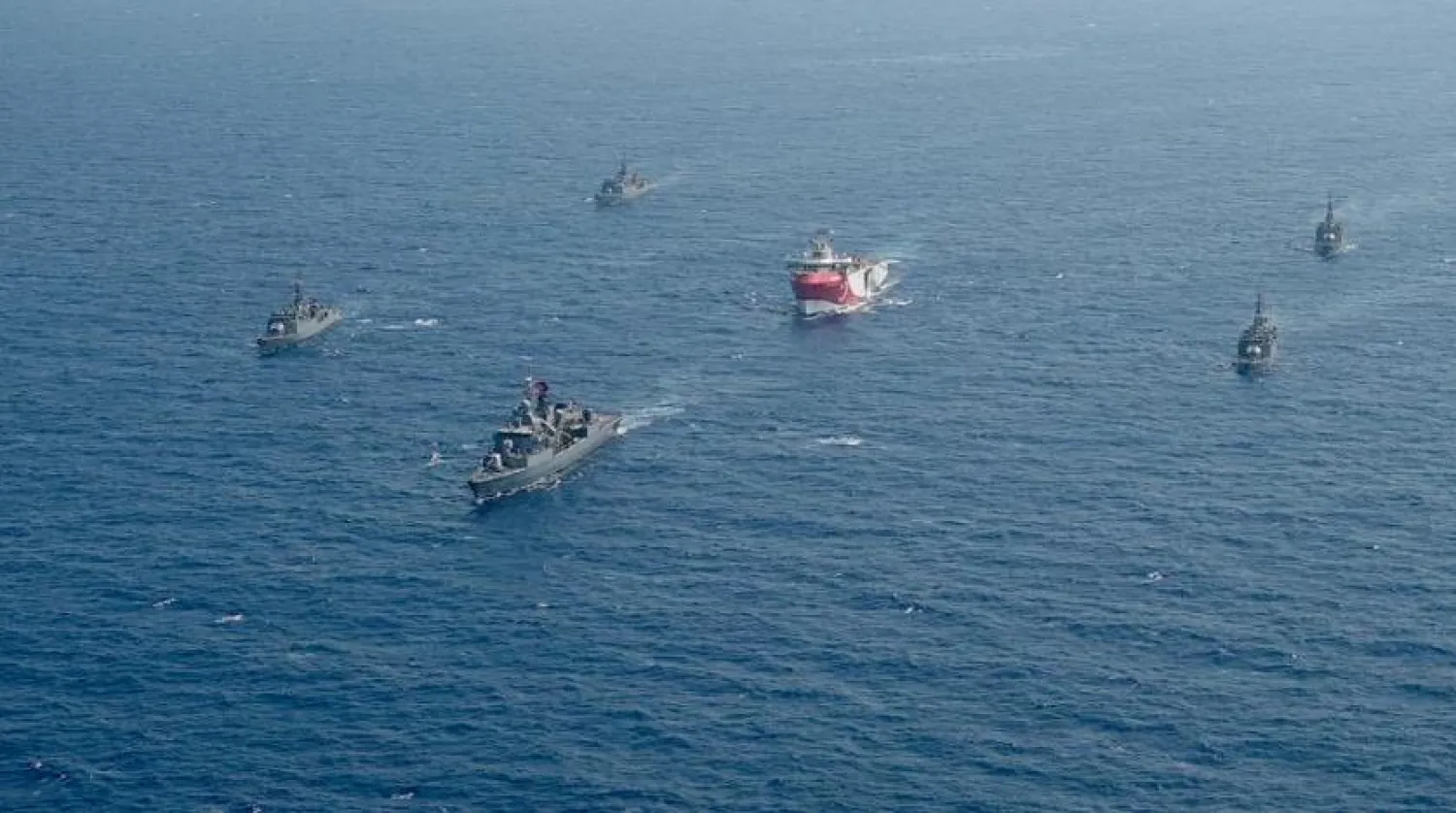 Oruç Reis gemisi savaş gemileri eşliğinde Akdeniz’de ilerliyor (AP)