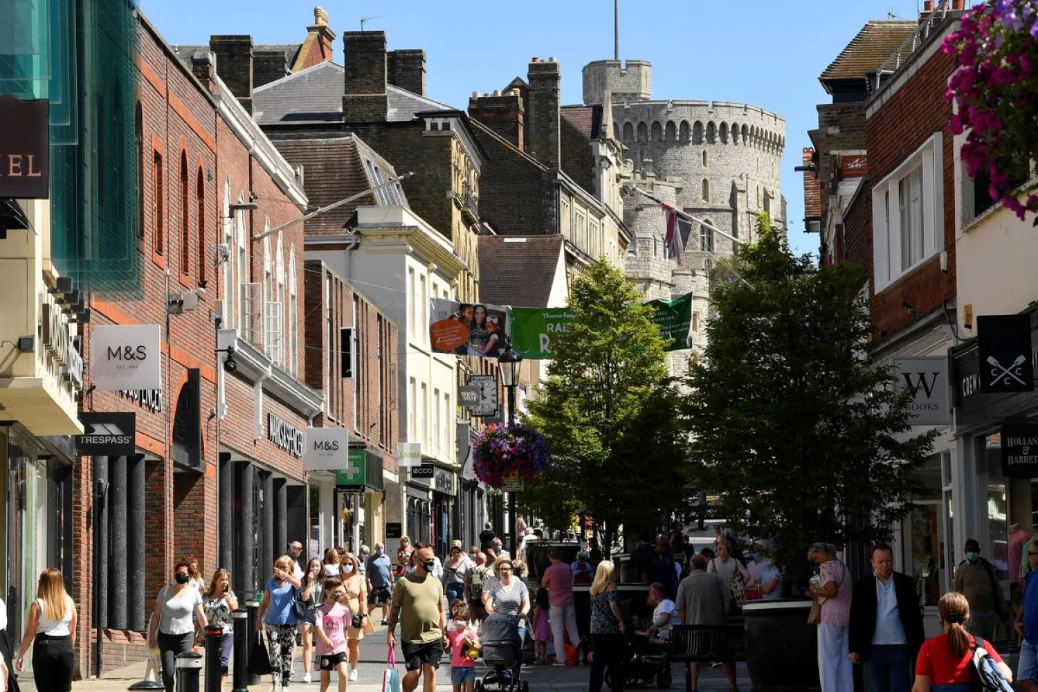 People are seen on a retail street, amid the spread of the coronavirus disease (COVID-19), in Windsor, Britain August 5, 2020. REUTERS/Toby Melville