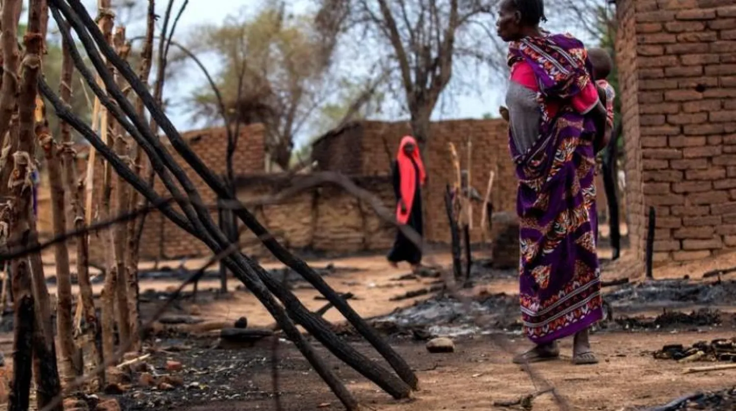 A woman looks at burnt houses during clashes between nomads and residents in Deleij village, located in Wadi Salih locality, Central Darfur, Sudan June 11, 2019. REUTERS/Stringer
