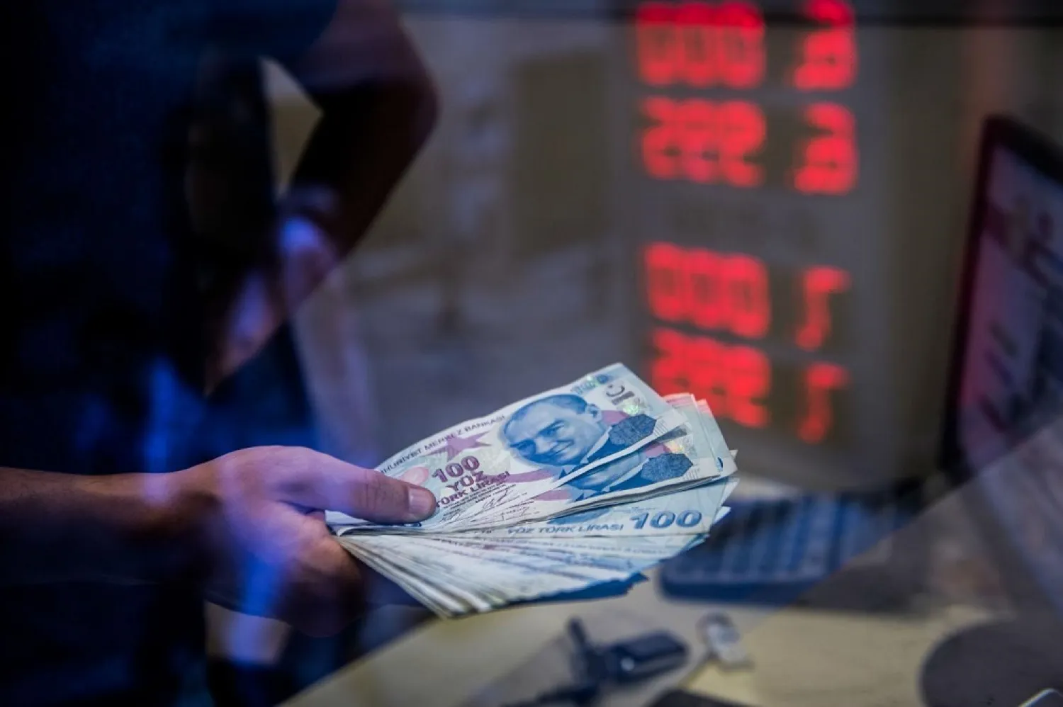 The Turkish lira resumed its sharp fall on Wednesday. (AFP)