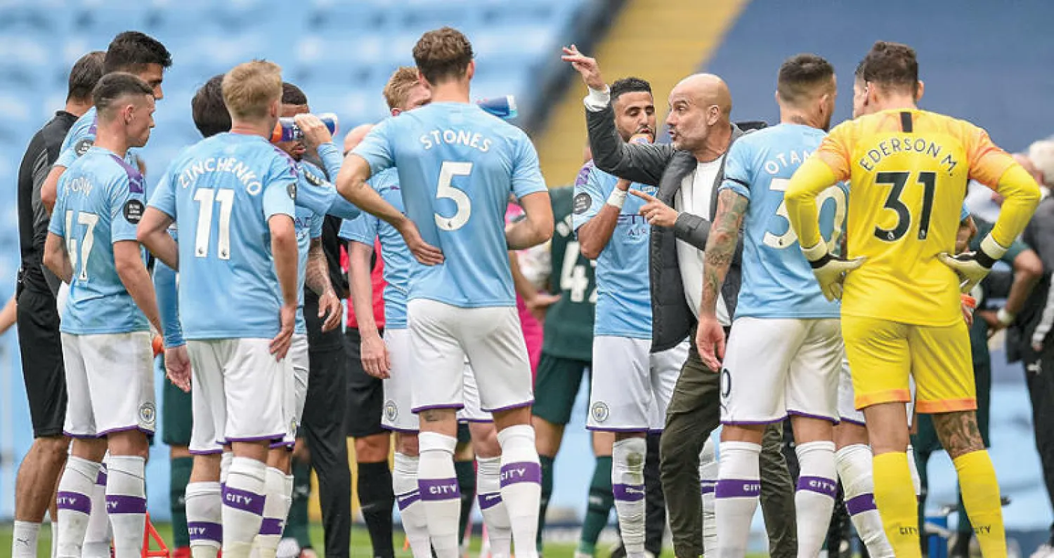 غوارديولا نبّه لاعبي سيتي إلى ضرورة استغلال الفرص والحذر دفاعياً (أ.ب)