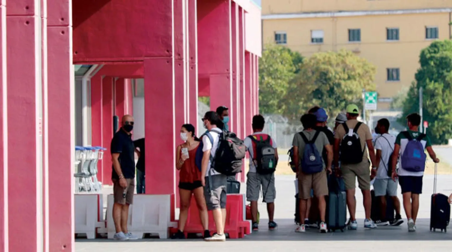 تخضع إيطاليا العائدين من إسبانيا واليونان وكرواتيا لفحص إجباري (إ.ب.أ)