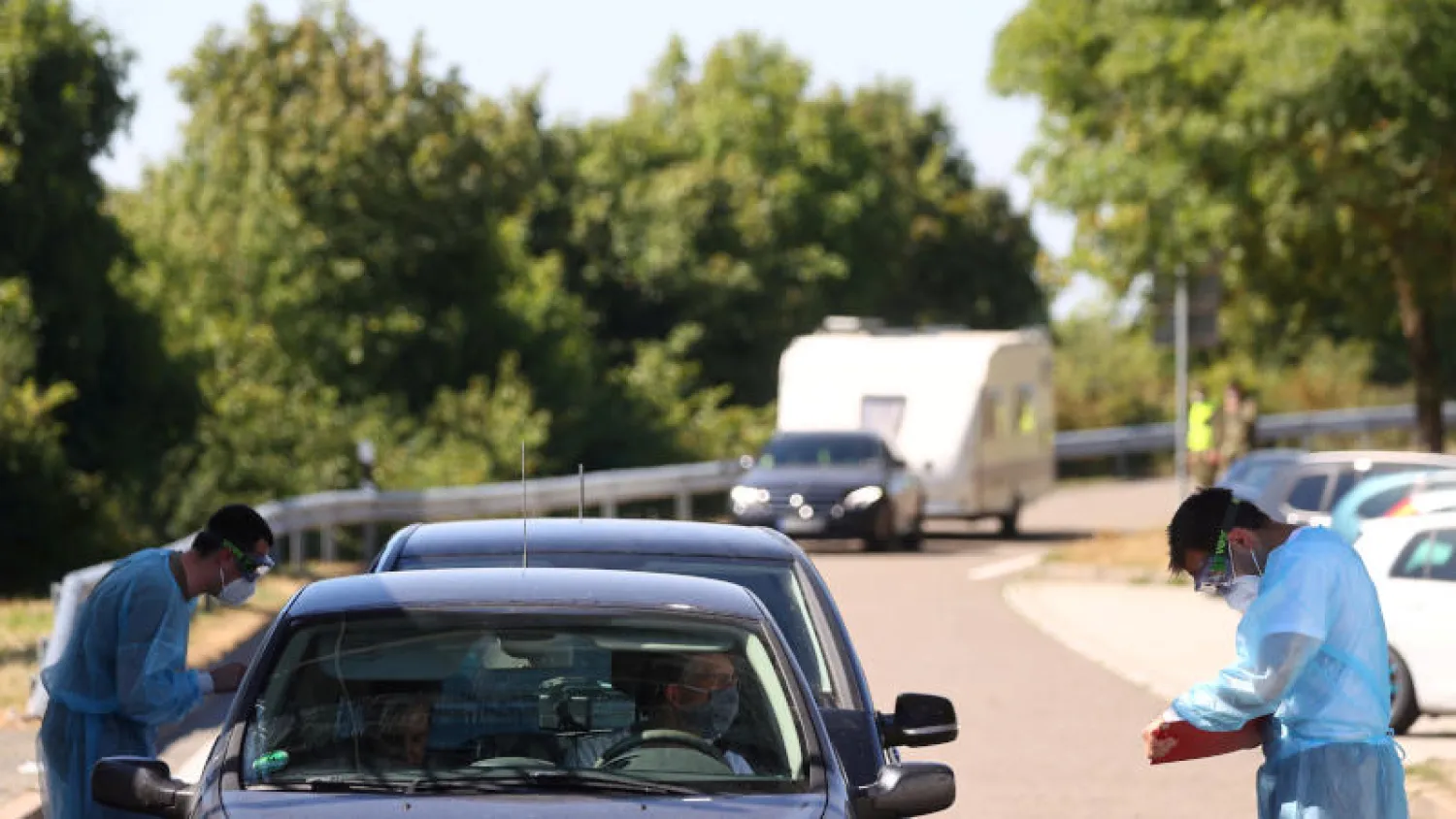 اختبار فحص «كورونا» في ألمانيا (رويترز)