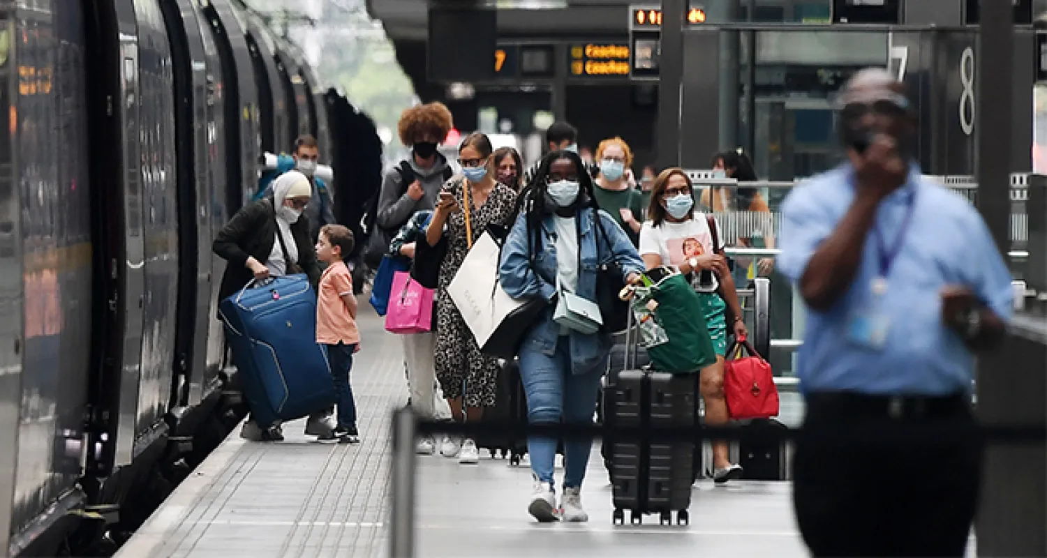 Fransa'daki binlerce İngiliz tatilci karantinadan kurtulmak için dönüş yolunda