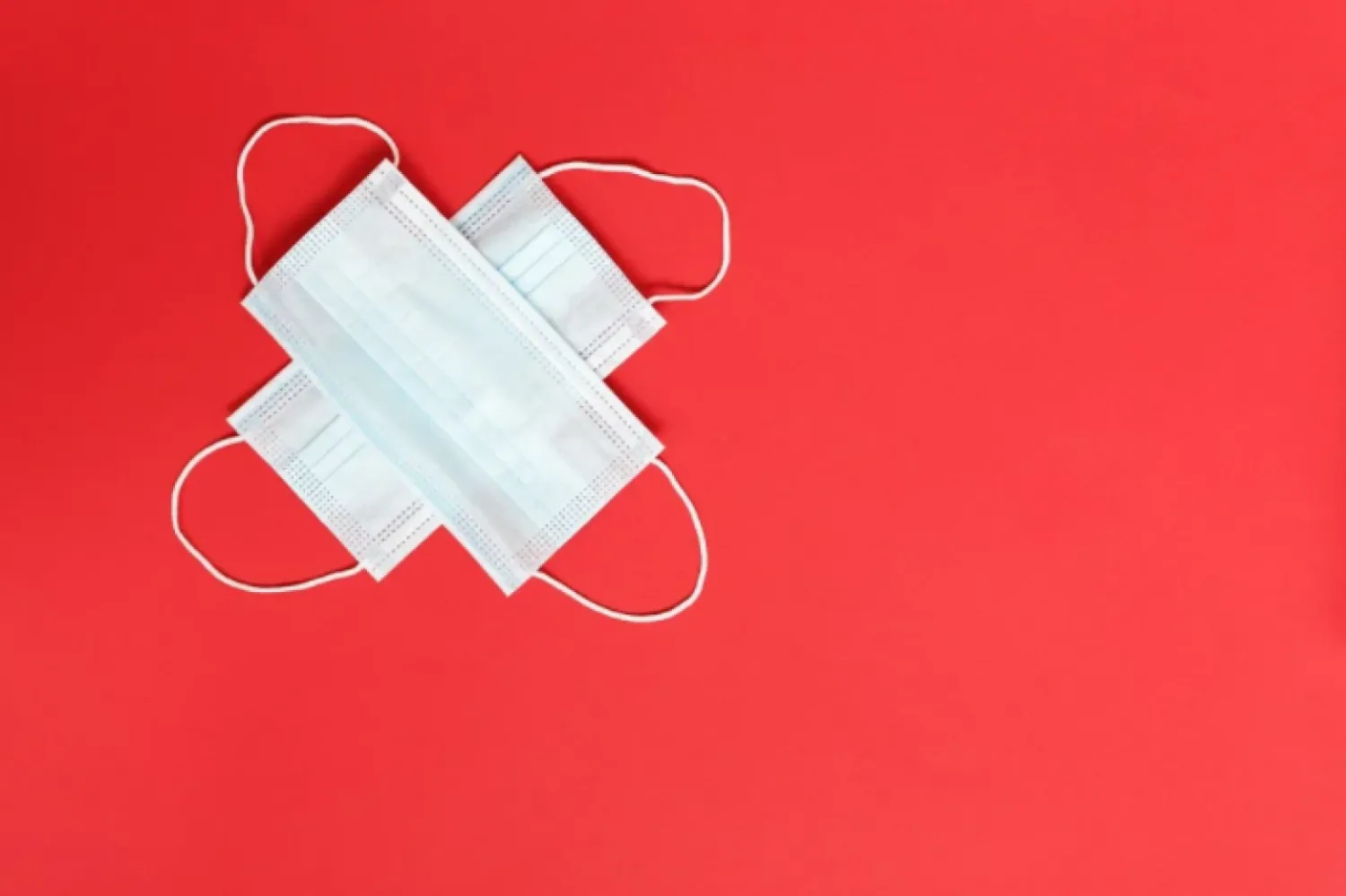 Uzmanlar Kovid-19'u atlatan kişilerin maske takmak gibi önlemlerden vazgeçmemesini öneriyor (Pixabay)

