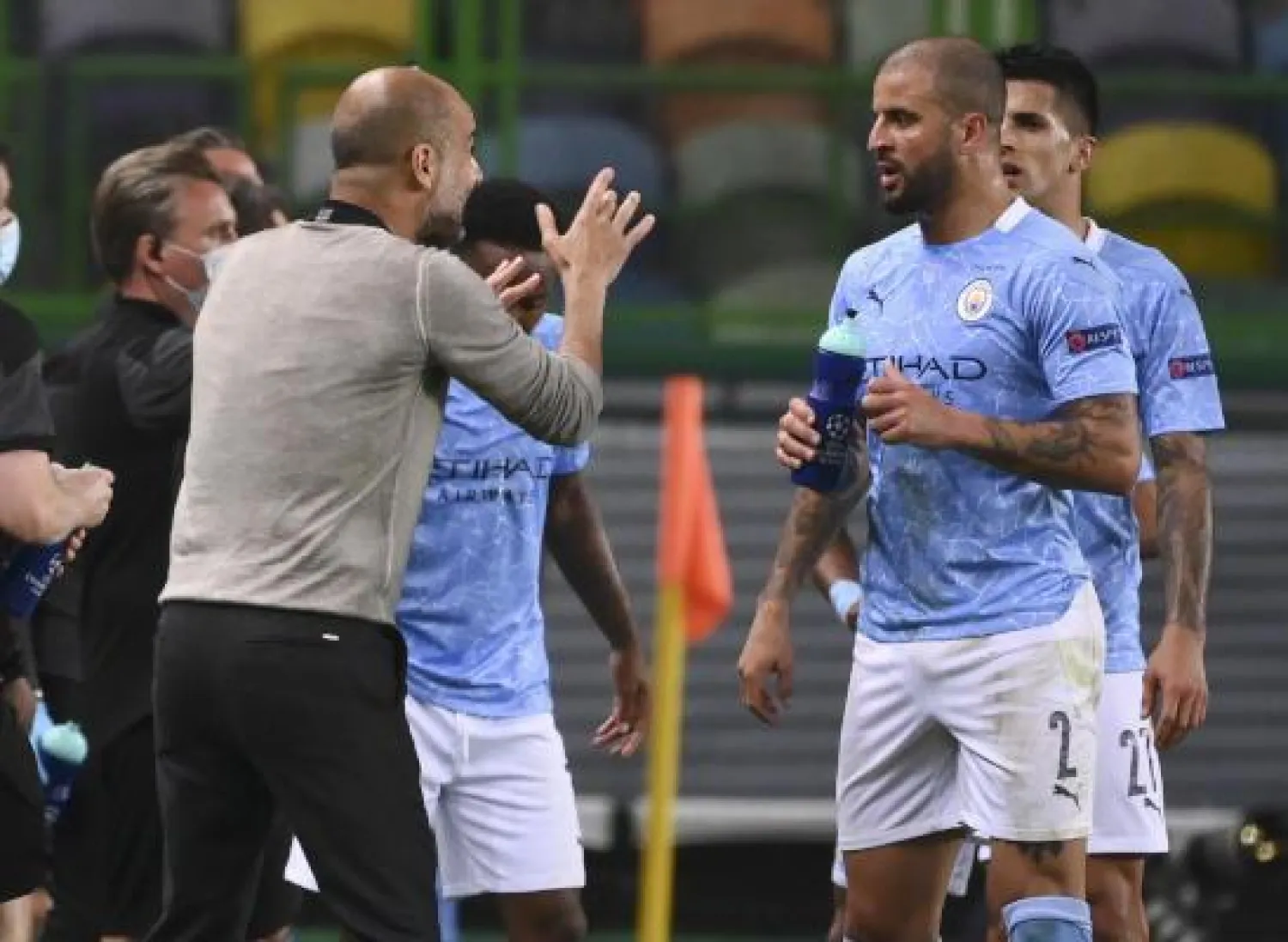 غوارديولا عانى من أسلوبه الخططي أمام ليون الفرنسي (أ.ب)