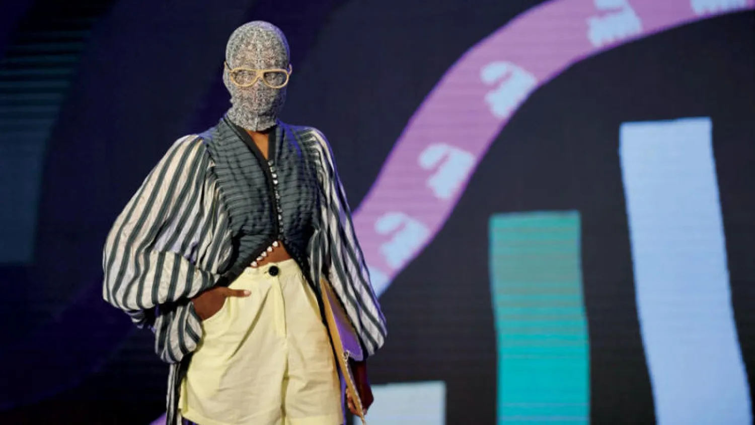 الشباب يرسمون مستقبل الموضة... الحرية قبل الترف