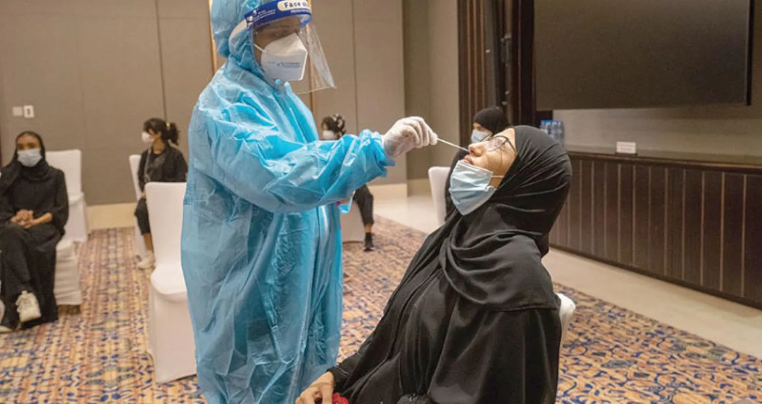 جانب من عمليات فحص «كورونا» في الإمارات (الشرق الأوسط)
