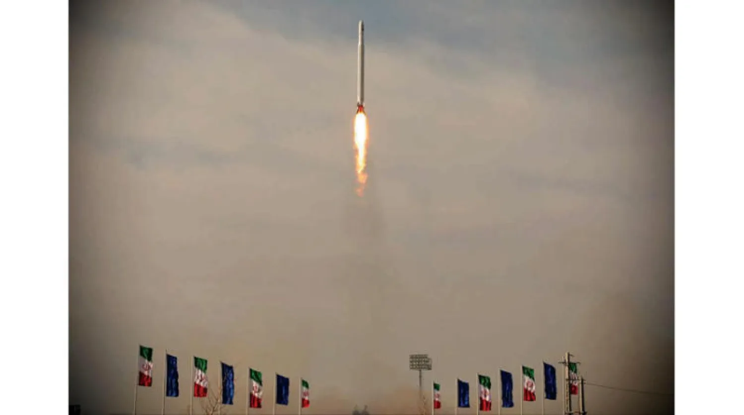 «الحرس الثوري» يطلق «نور» العسكري لتعزيز قدراته في «الحرب المعلوماتية» خلال أبريل الماضي (رويترز)