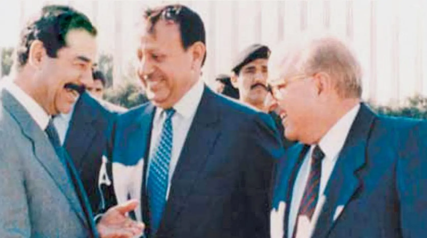 Late Iraqi President Saddam Hussein (L) meets with former Jordanian PM Mudar Badran (R) and Prince Zeid bin Shaker.