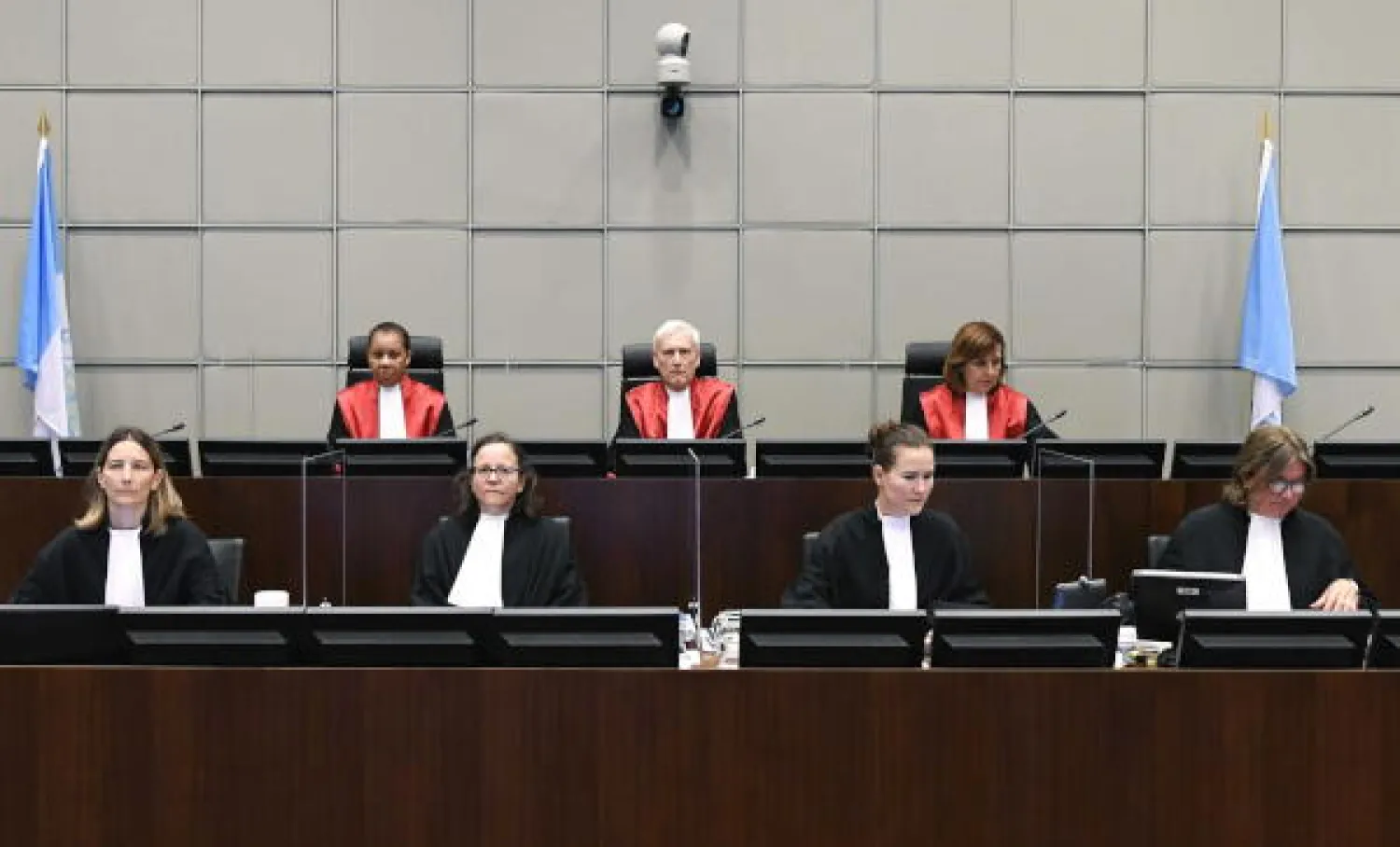 قضاة  المحكمة الخاصة بلبنان خلال جسلة إصدار الحكم في قضية إغتيال رئيس الوزراء اللبناني السابق رفيق الحريري   (إ.ب.أ)