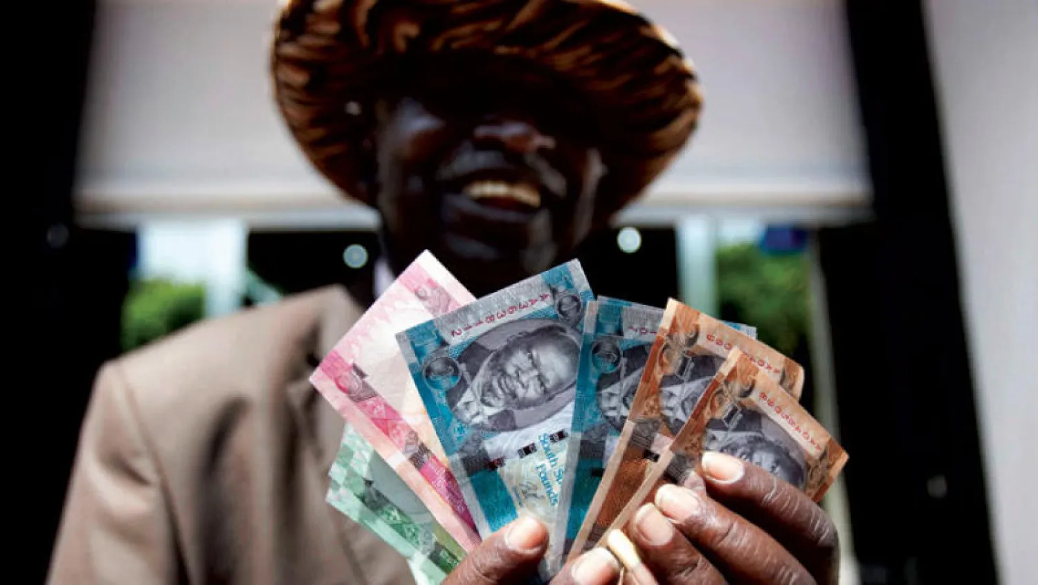 يعاني جنوب السودان من مشكلات اقتصادية عميقة منذ انفصاله عن الشمال (رويترز)