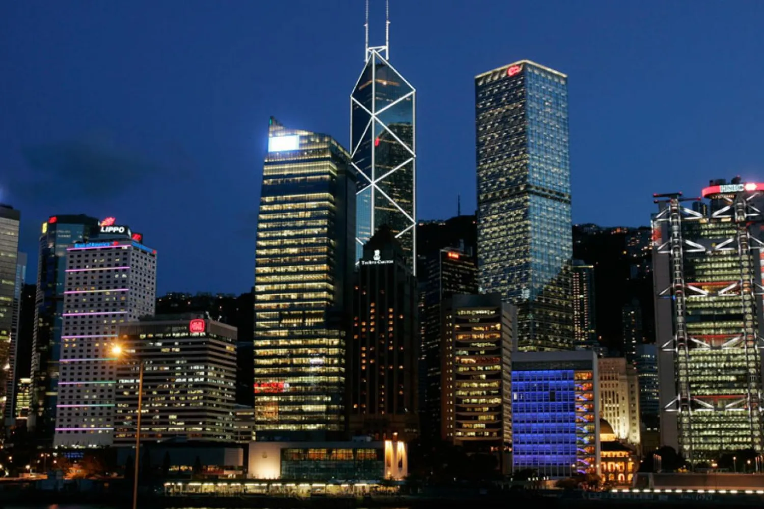 Trump, Hong Kong İnsan Hakları ve Demokrasi Yasası'nın onaylamasının ardından ABD yaptırımlarının hedefinde bankalar var (Reuters)