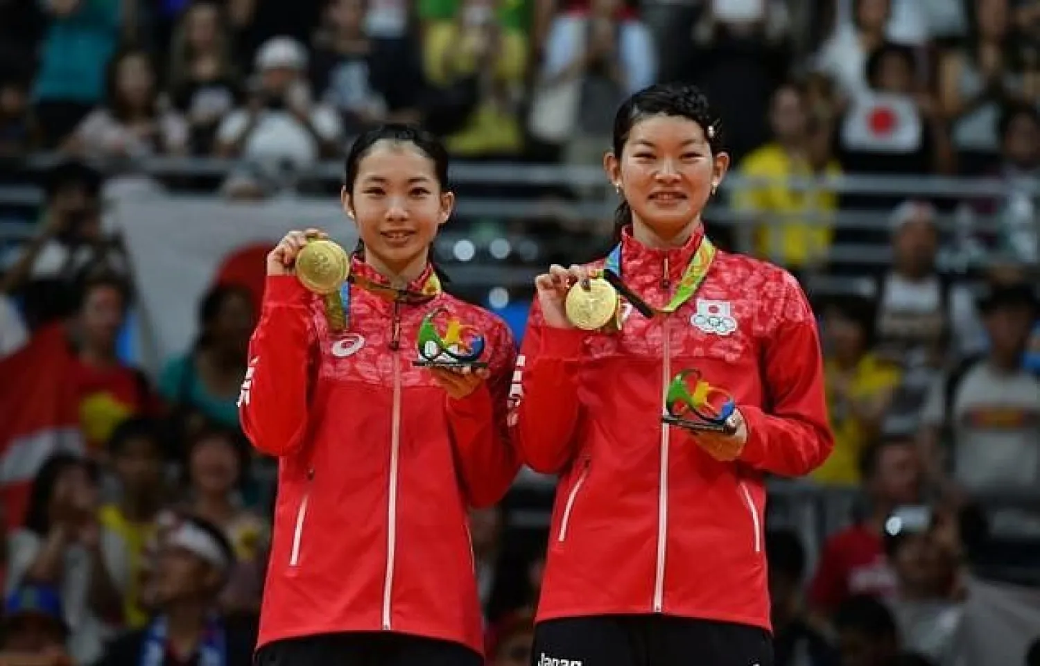Ayaka Takahashi (right) and Misaki Matsutomo with their badminton golds in Rio. AFP