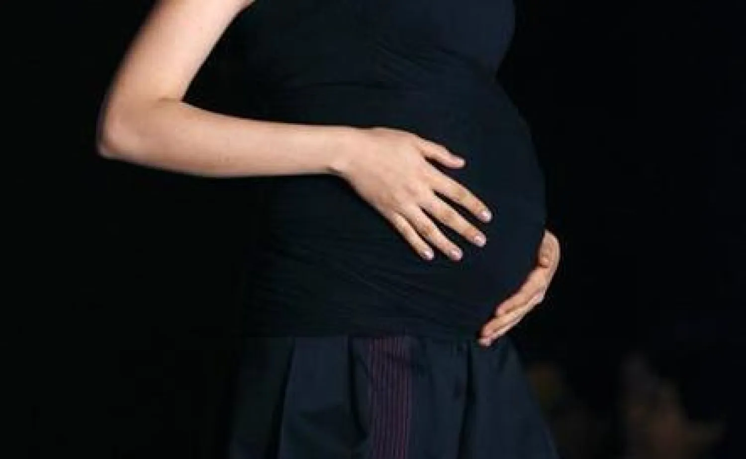 امرأة في الأشهر المتقدمة من الحمل (أرشيف- رويترز)