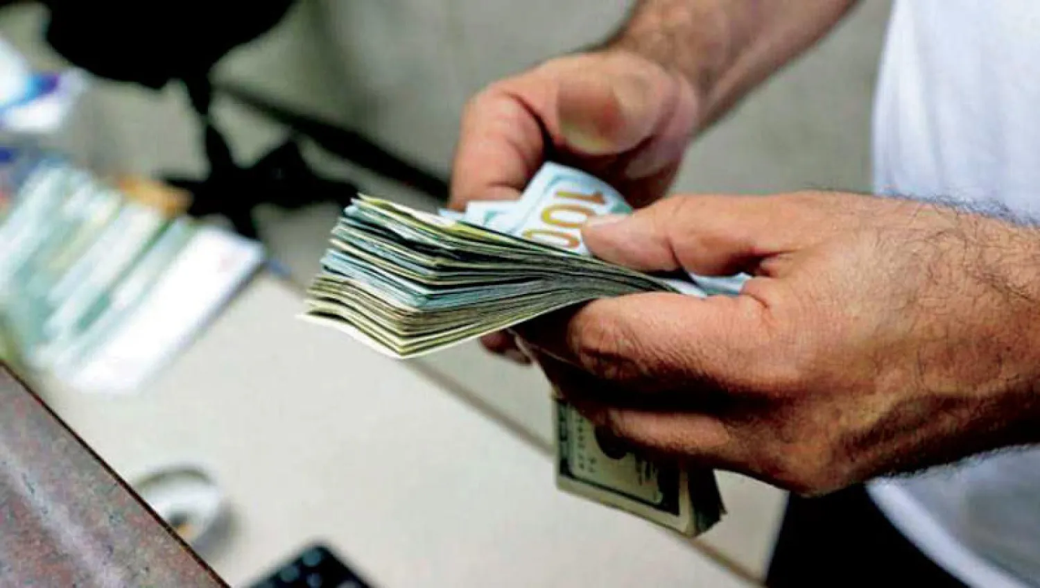 ازمة سعر الدولار في لبنان مستمرة (المركزية)