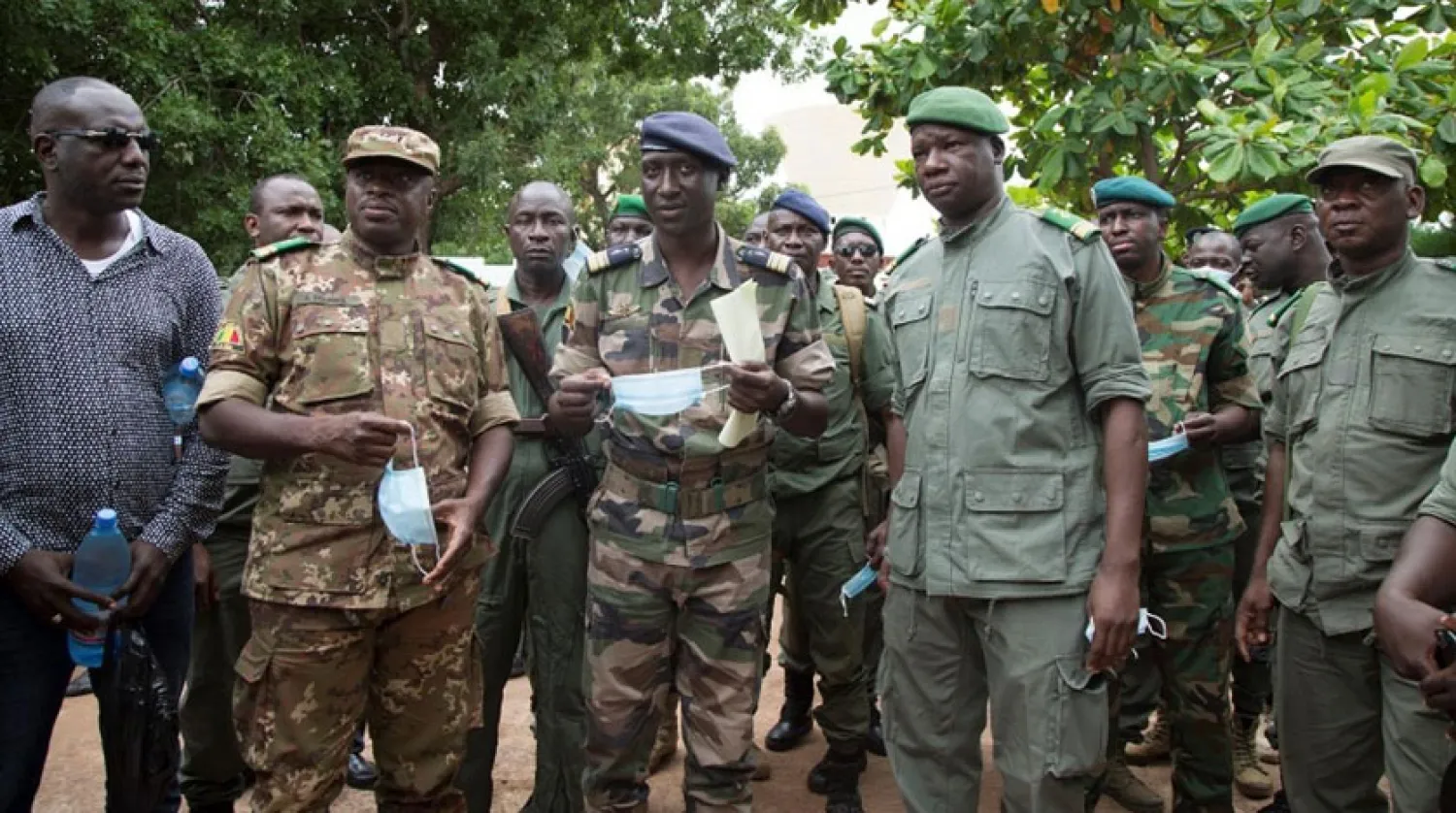 Askeri Konsey Sözcüsü Albay İsmail Wague Kati’de basın toplantısı düzenledi (AFP)