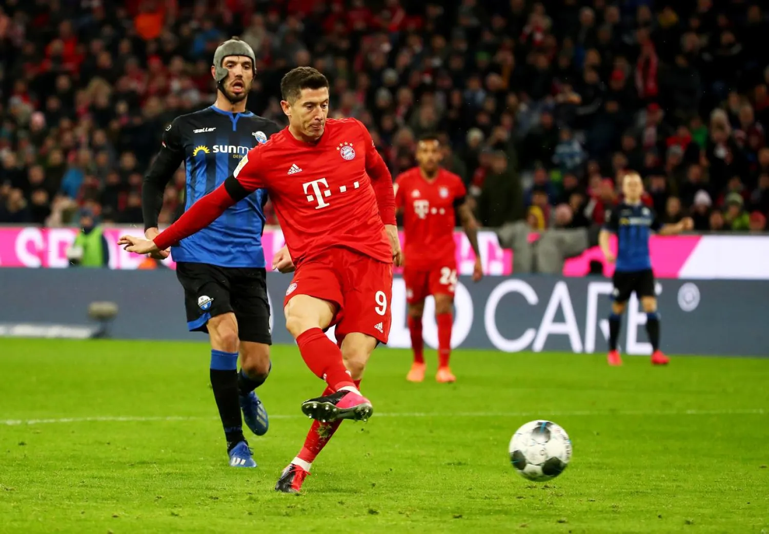 Soccer Football - Bundesliga - Bayern Munich v SC Paderborn - Allianz Arena, Munich, Germany - February 21, 2020 Bayern Munich's Robert Lewandowski scores their second goal REUTERS/Michael Dalder