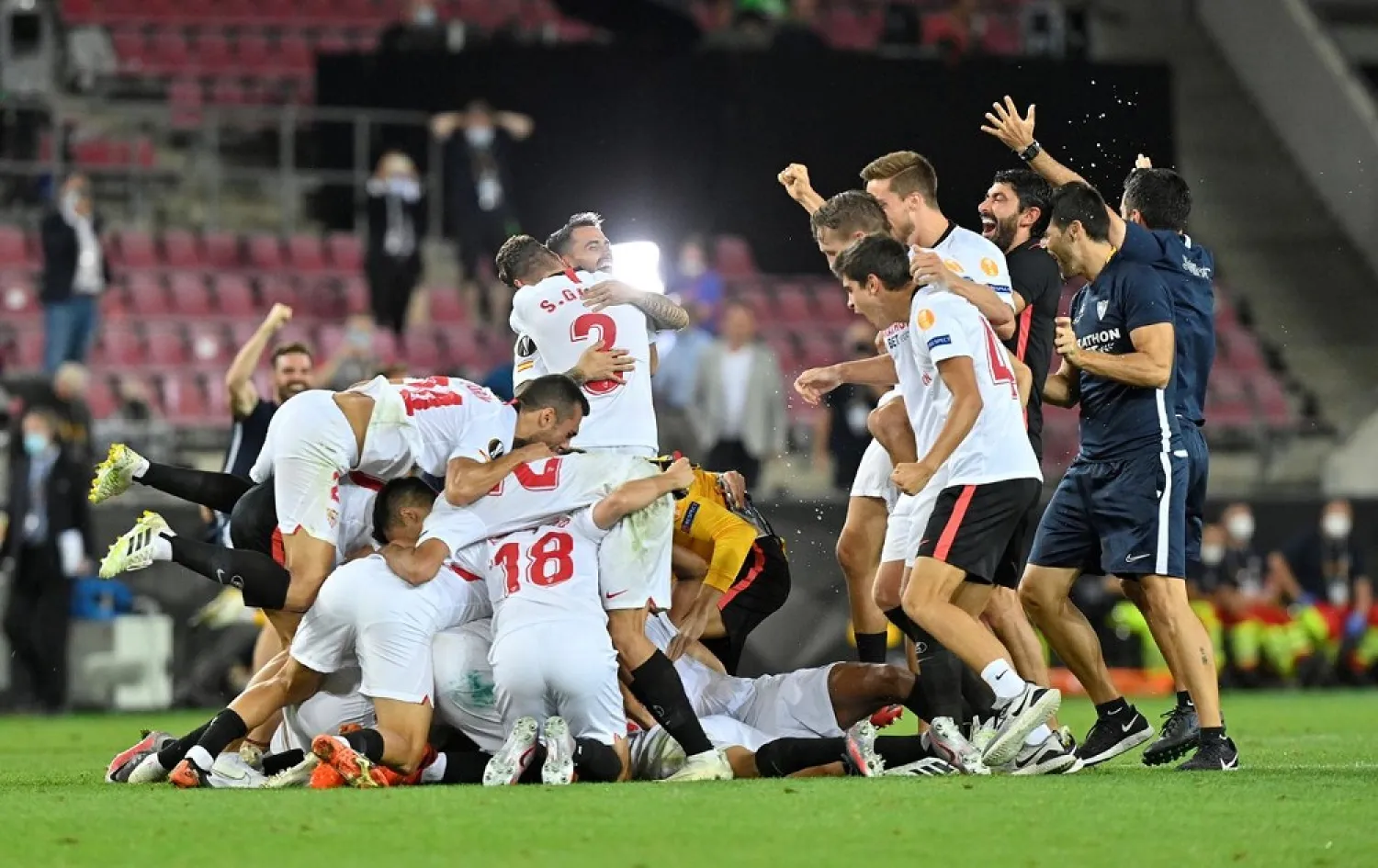 Sevilla players celebrate winning the Europa League Final on August 21, 2002. (Reuters)